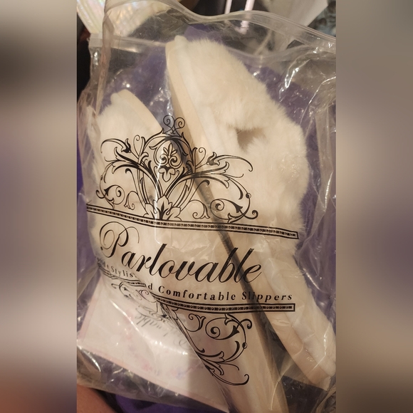 Parlovable Memory Foam Fuzzy Cross Band Comfy Slippers Open Toe - White 9-10 NWT - Picture 7 of 7